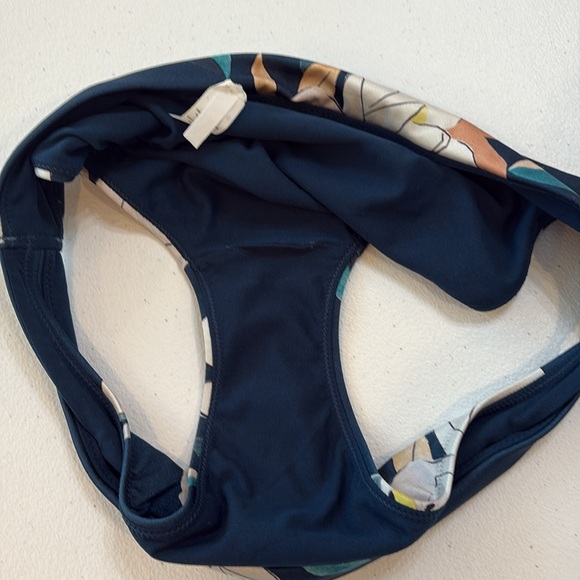 Athleta NWT Aqualuxe Floradona Crossover Bottom Blue Large - Picture 5 of 7